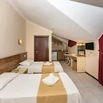 Otel Club Ako *