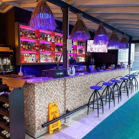 Club Ako * Μαρμαρίς